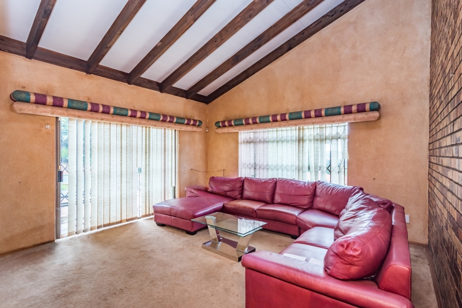To Let 4 Bedroom Property for Rent in Wilro Park Gauteng