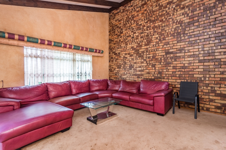 To Let 4 Bedroom Property for Rent in Wilro Park Gauteng