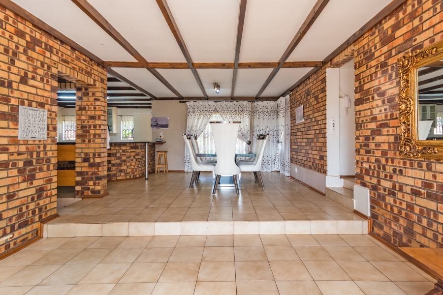 To Let 4 Bedroom Property for Rent in Wilro Park Gauteng