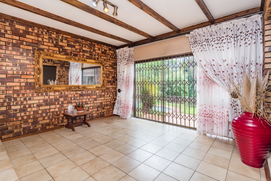 To Let 4 Bedroom Property for Rent in Wilro Park Gauteng