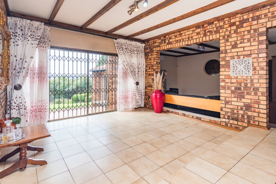 To Let 4 Bedroom Property for Rent in Wilro Park Gauteng