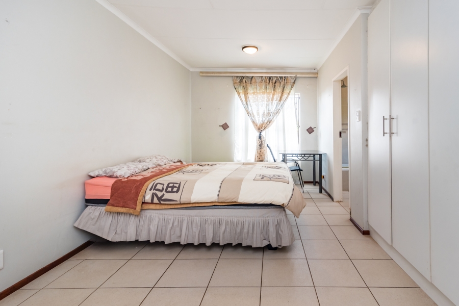 To Let 4 Bedroom Property for Rent in Wilro Park Gauteng