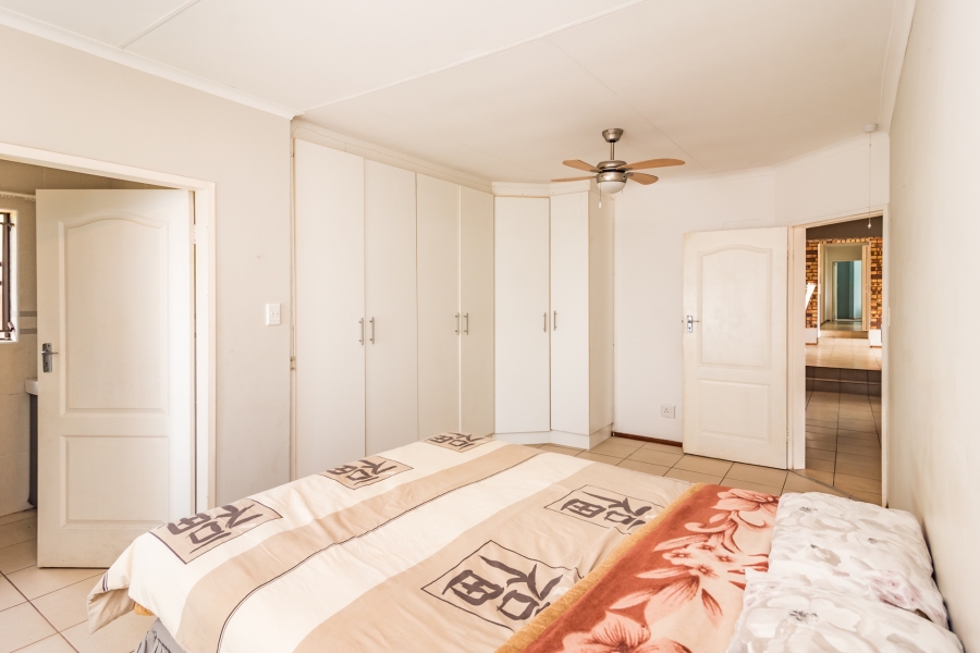 To Let 4 Bedroom Property for Rent in Wilro Park Gauteng