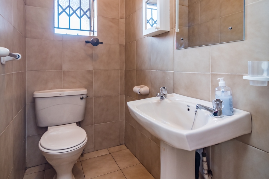 To Let 4 Bedroom Property for Rent in Wilro Park Gauteng