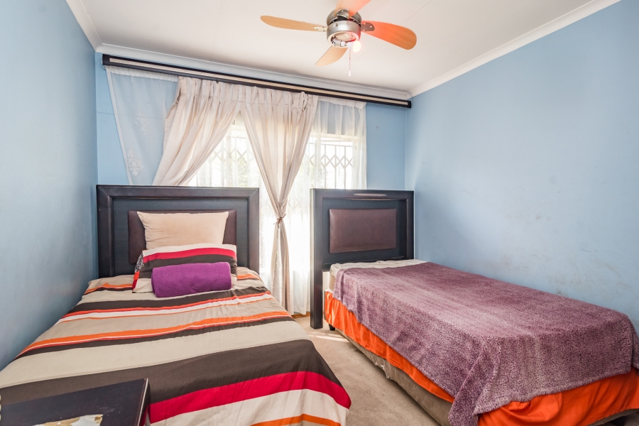 To Let 4 Bedroom Property for Rent in Wilro Park Gauteng