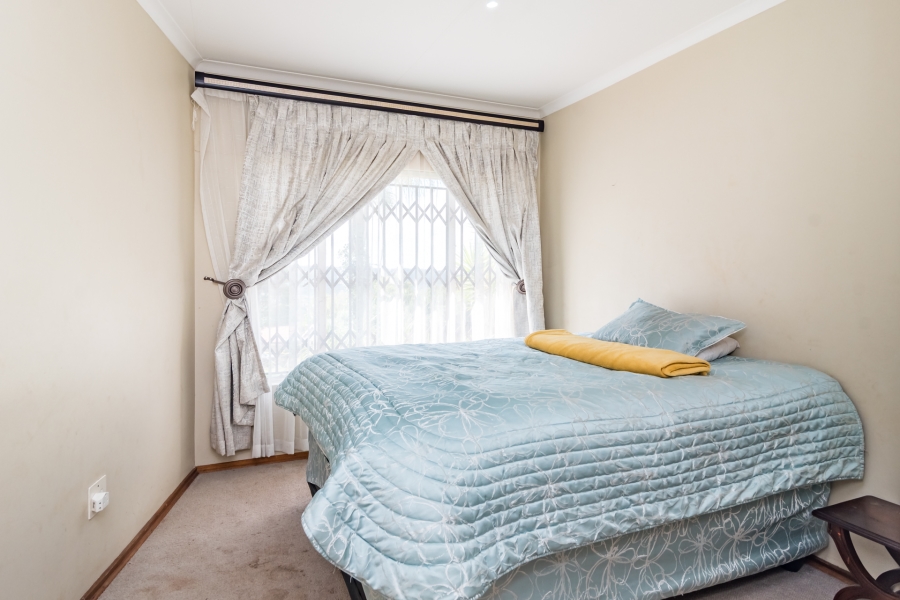 To Let 4 Bedroom Property for Rent in Wilro Park Gauteng