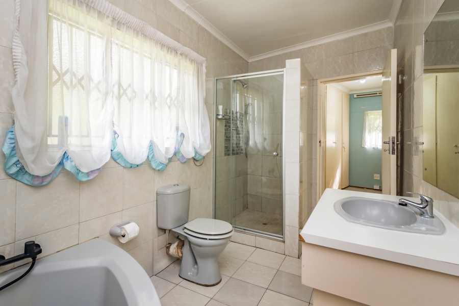 To Let 4 Bedroom Property for Rent in Wilro Park Gauteng