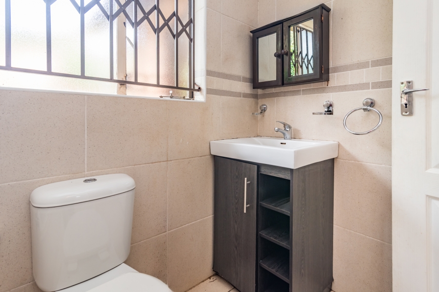 To Let 4 Bedroom Property for Rent in Wilro Park Gauteng
