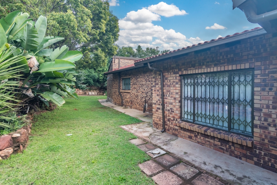 To Let 4 Bedroom Property for Rent in Wilro Park Gauteng