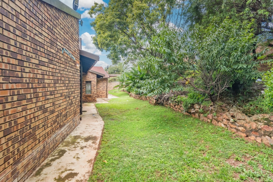 To Let 4 Bedroom Property for Rent in Wilro Park Gauteng