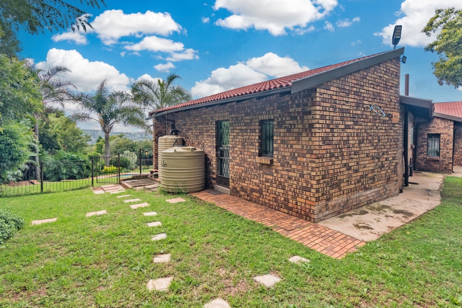 To Let 4 Bedroom Property for Rent in Wilro Park Gauteng