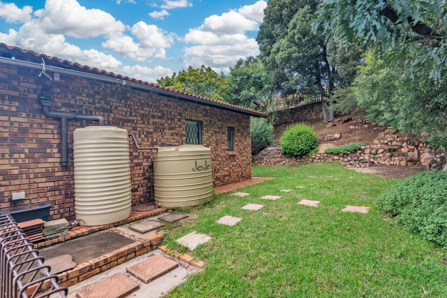 To Let 4 Bedroom Property for Rent in Wilro Park Gauteng