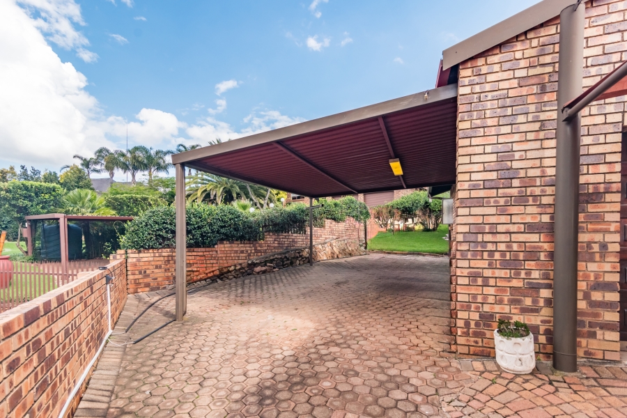 To Let 4 Bedroom Property for Rent in Wilro Park Gauteng