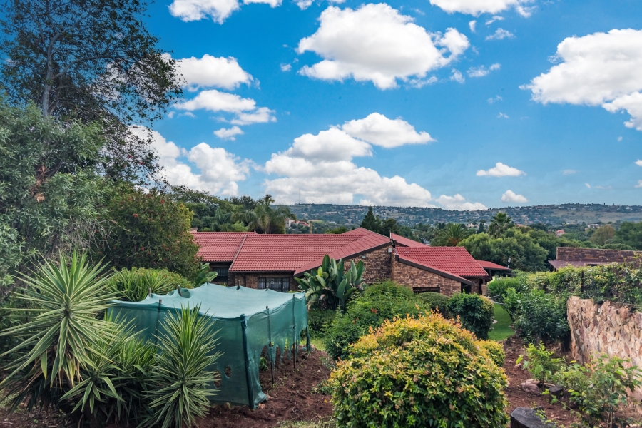 To Let 4 Bedroom Property for Rent in Wilro Park Gauteng