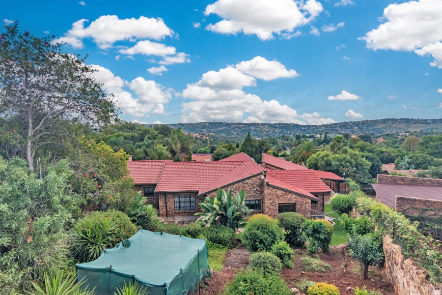 To Let 4 Bedroom Property for Rent in Wilro Park Gauteng