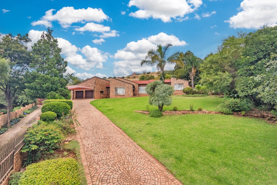 To Let 4 Bedroom Property for Rent in Wilro Park Gauteng