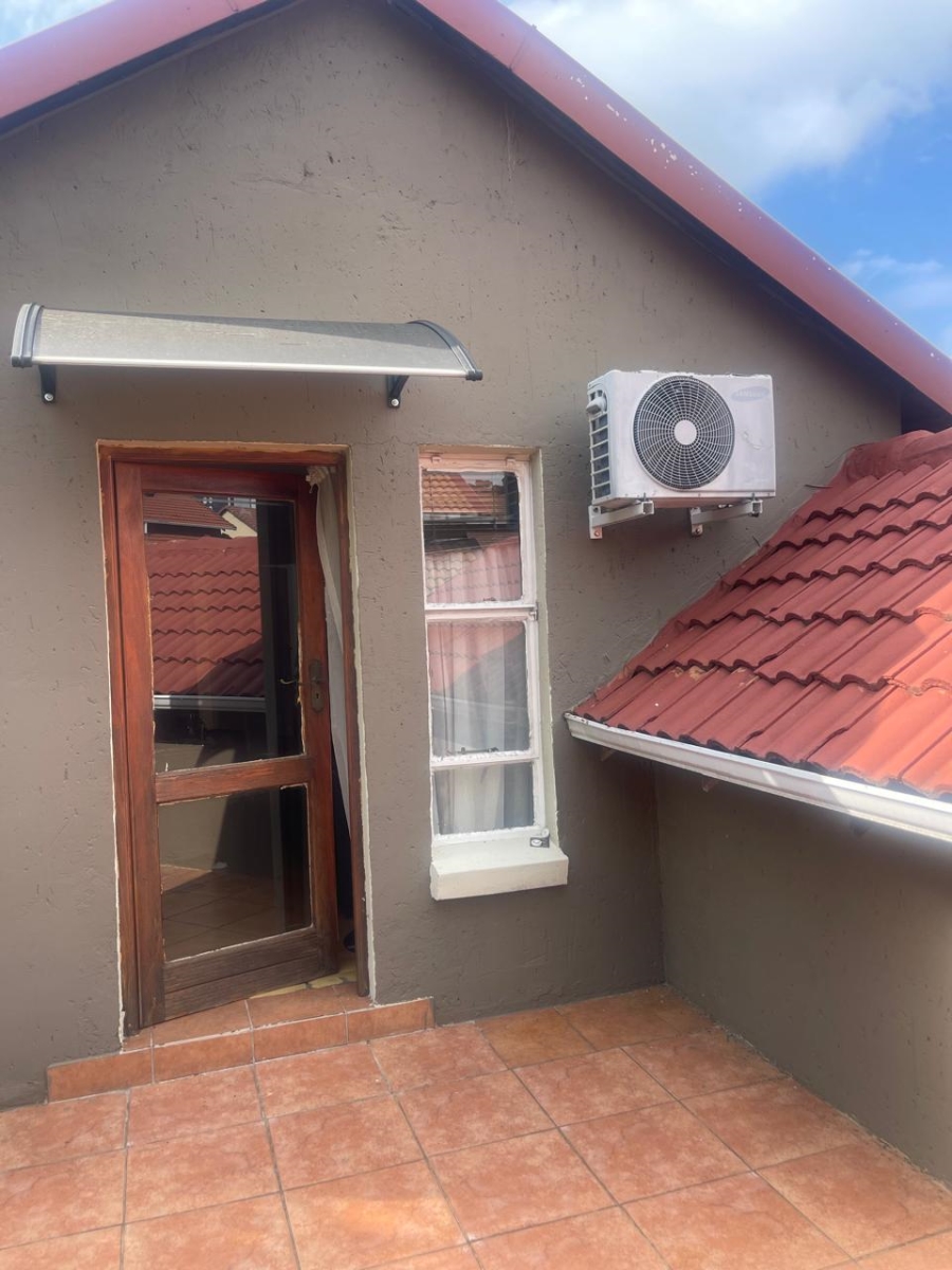 3 Bedroom Property for Sale in Buccleuch Gauteng