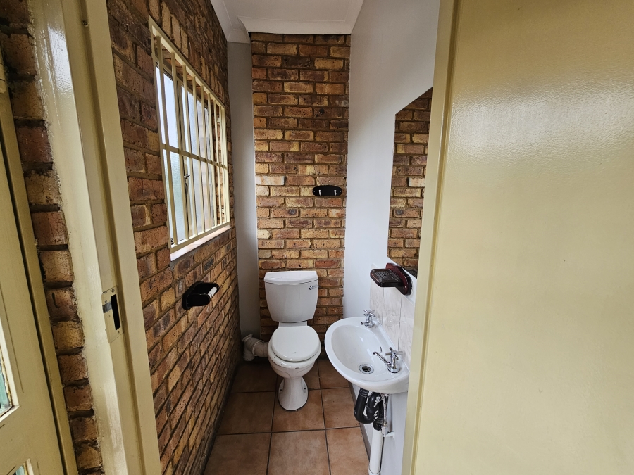To Let Commercial Property for Rent in Hennops Park Industrial Gauteng