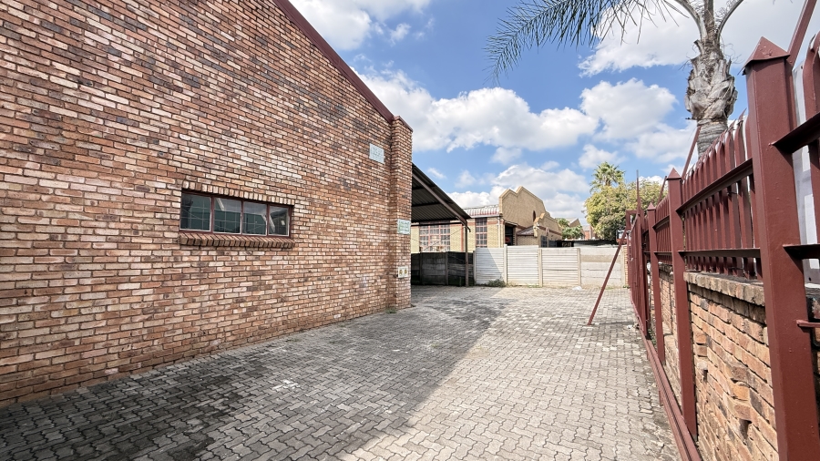 To Let Commercial Property for Rent in Sunderland Ridge Gauteng