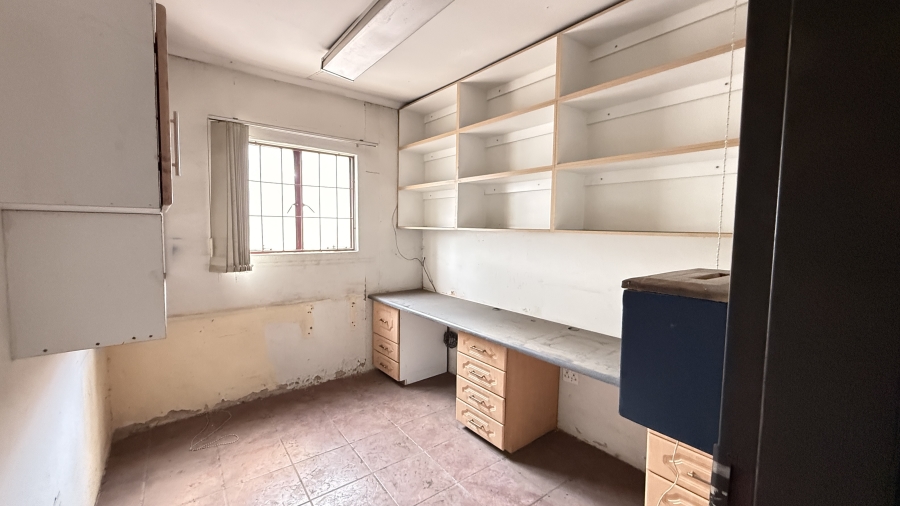 To Let Commercial Property for Rent in Sunderland Ridge Gauteng