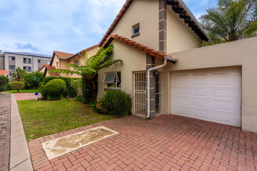 2 Bedroom Property for Sale in Broadacres Gauteng