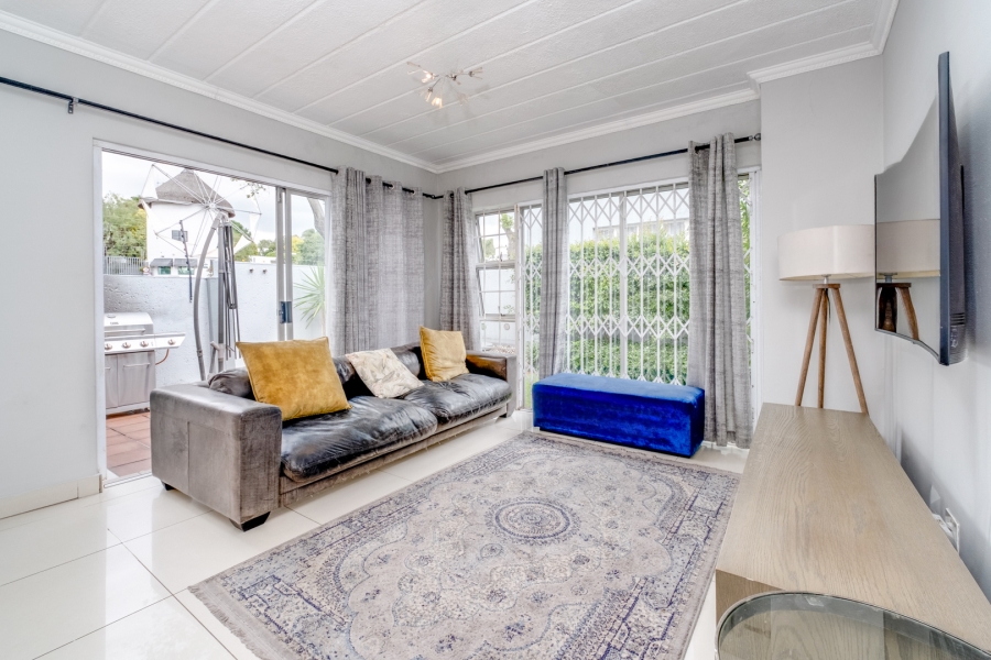 To Let 2 Bedroom Property for Rent in Lonehill Gauteng