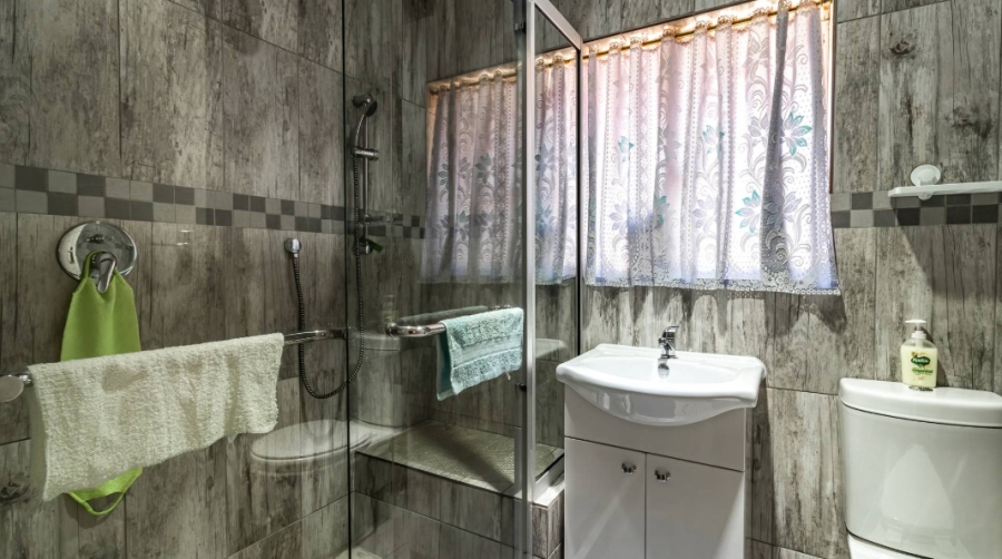 3 Bedroom Property for Sale in Brackenhurst Gauteng