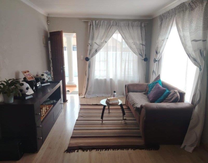 4 Bedroom Property for Sale in The Orchards Gauteng
