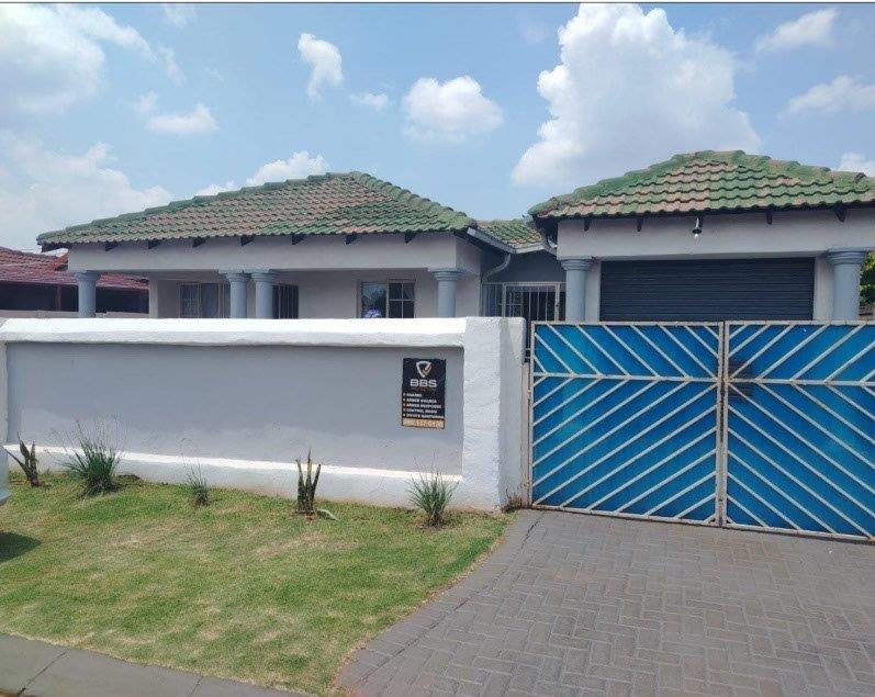 4 Bedroom Property for Sale in The Orchards Gauteng