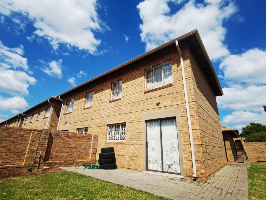 3 Bedroom Property for Sale in Annlin Gauteng
