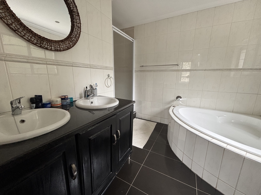 To Let 3 Bedroom Property for Rent in Douglasdale Gauteng