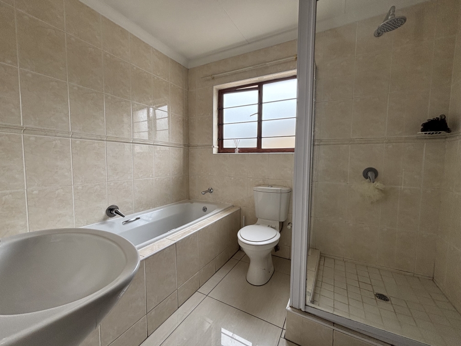 To Let 3 Bedroom Property for Rent in Douglasdale Gauteng