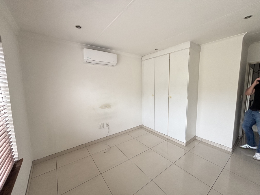 To Let 3 Bedroom Property for Rent in Douglasdale Gauteng