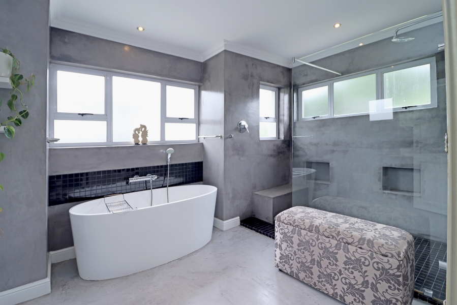 4 Bedroom Property for Sale in Waterfall Country Estate Gauteng