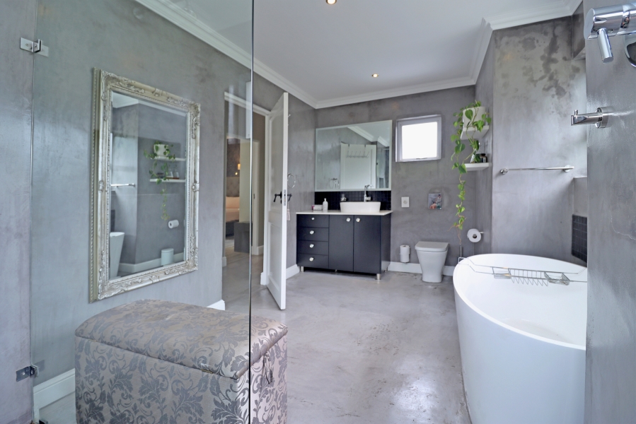 4 Bedroom Property for Sale in Waterfall Country Estate Gauteng