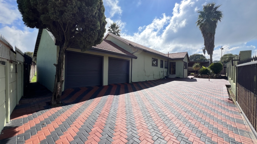 4 Bedroom Property for Sale in Lewisham Gauteng