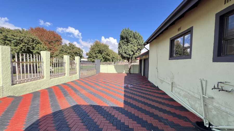 4 Bedroom Property for Sale in Lewisham Gauteng