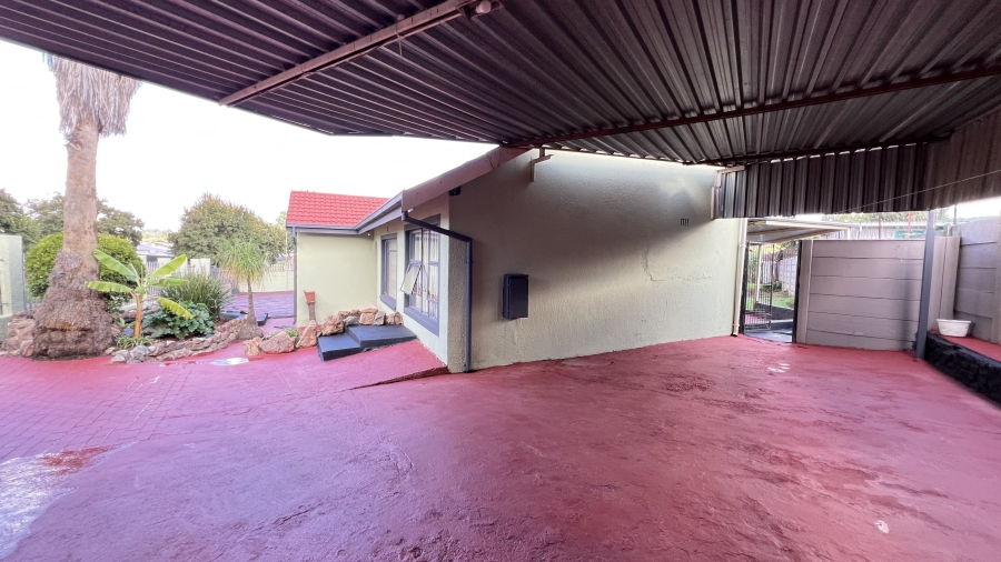 4 Bedroom Property for Sale in Lewisham Gauteng
