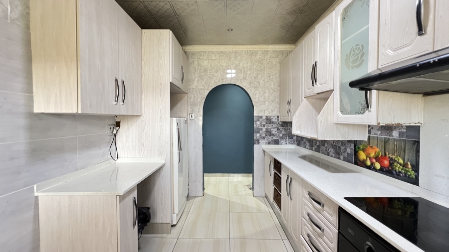 4 Bedroom Property for Sale in Lewisham Gauteng
