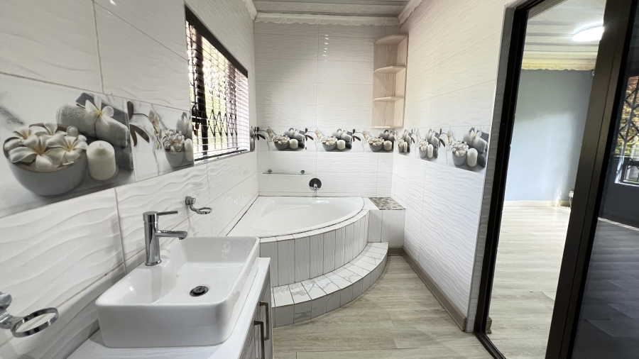 4 Bedroom Property for Sale in Lewisham Gauteng