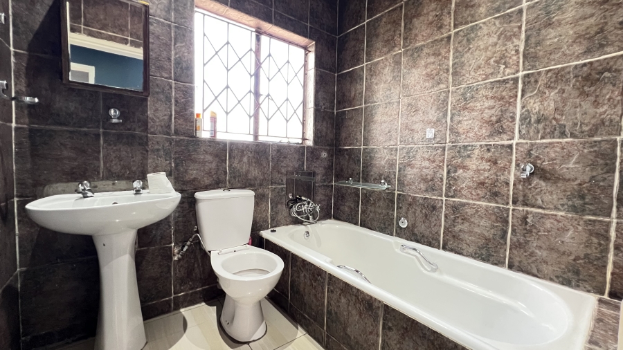 4 Bedroom Property for Sale in Lewisham Gauteng