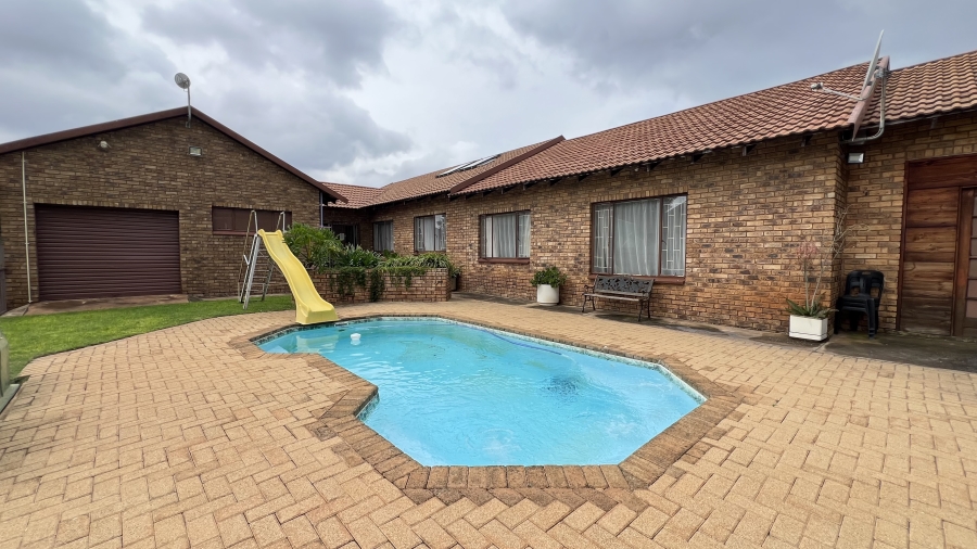 4 Bedroom Property for Sale in Greenhills Gauteng