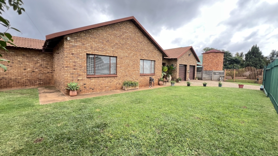 4 Bedroom Property for Sale in Greenhills Gauteng