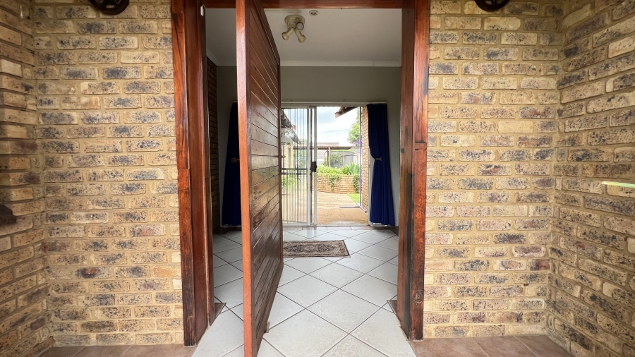 4 Bedroom Property for Sale in Greenhills Gauteng