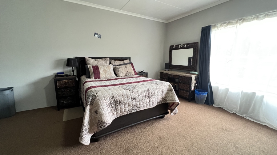 4 Bedroom Property for Sale in Greenhills Gauteng