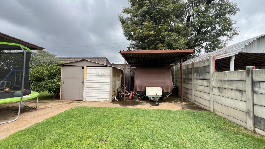 4 Bedroom Property for Sale in Greenhills Gauteng