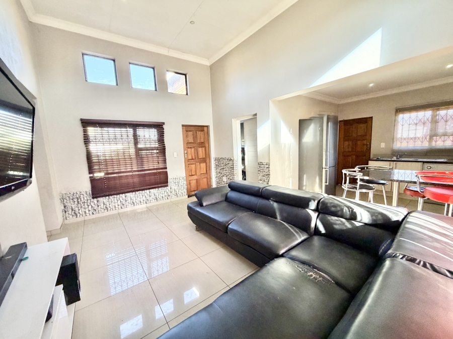 3 Bedroom Property for Sale in Strubenvale Gauteng