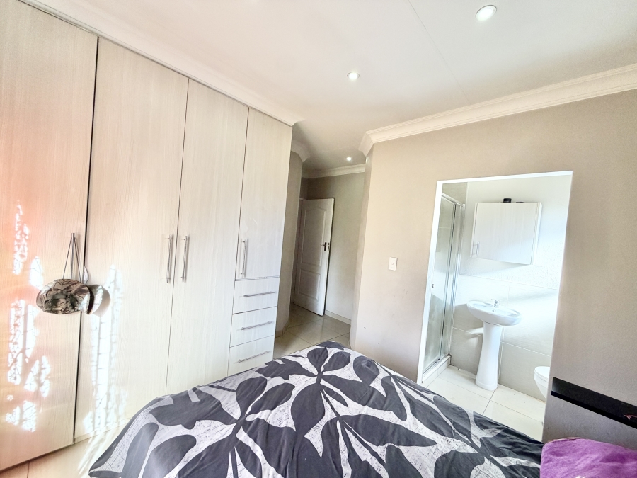 3 Bedroom Property for Sale in Strubenvale Gauteng