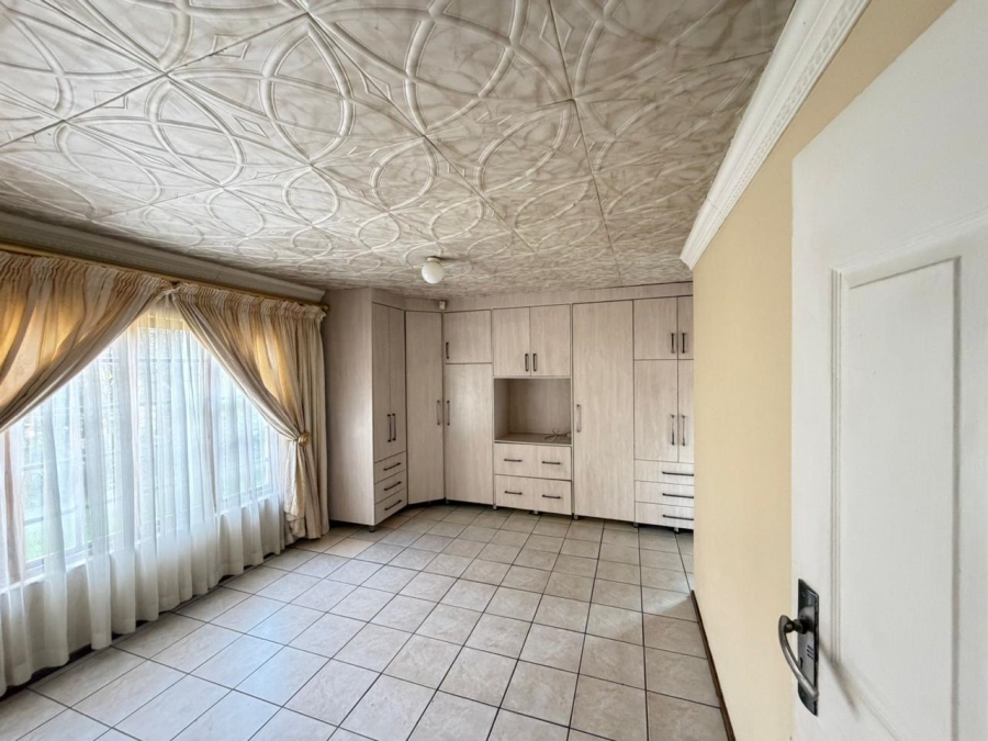 5 Bedroom Property for Sale in Mamelodi Sun Valley Gauteng