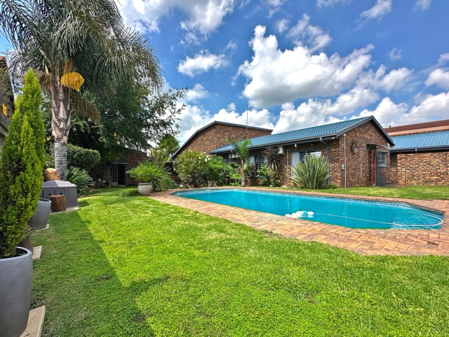 4 Bedroom Property for Sale in Vanderbijlpark SE 4 Gauteng